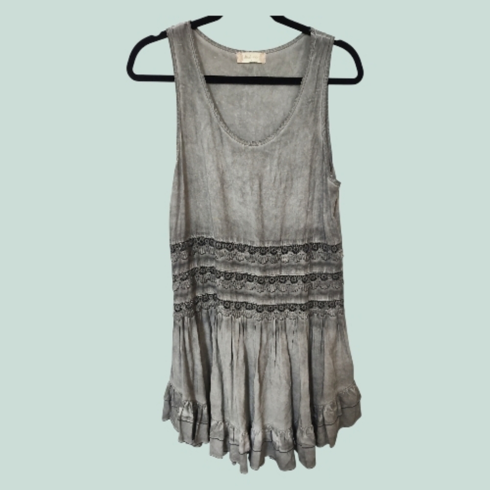 NWOT Altar'd State Gray Lace Trim Tank Top S